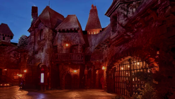 The-village-of-Darkmoor-at-night-in-Epic-UniverseRed_.png