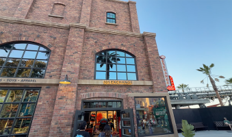 FandF-storesigns.png